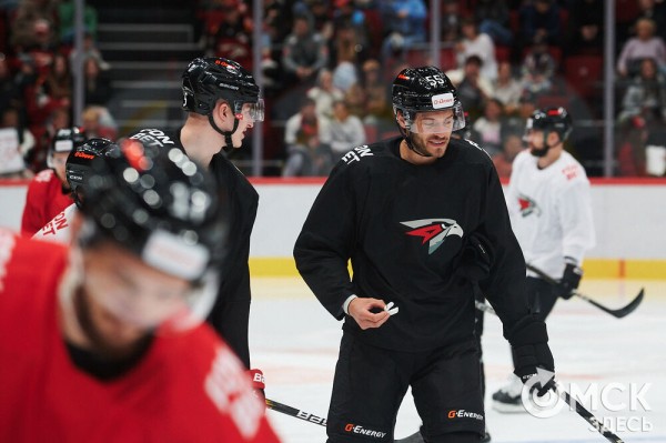 Ги Буше снял отпускную "ржавчину" с хоккеистов "Авангарда" Ги Буше снял отпускную "ржавчину" с хоккеистов "Авангарда"