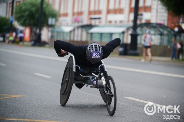 Россиянин Андрей Янович прервал победную серию кенийцев на Сибирском международном марафоне - 2025