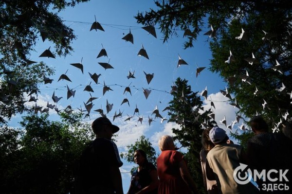 Маленькие цветы о великих историях. Омская "Флора" открылась в 73-й раз