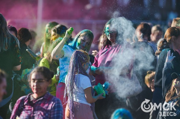 Осторожно, очень ярко! Омичи "раскрасили" последний месяц лета