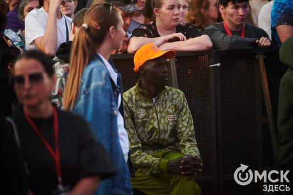 Музыкальный "звездопад". Именитые артисты поздравили Омск с праздником Музыкальный "звездопад". Именитые артисты поздравили Омск с праздником