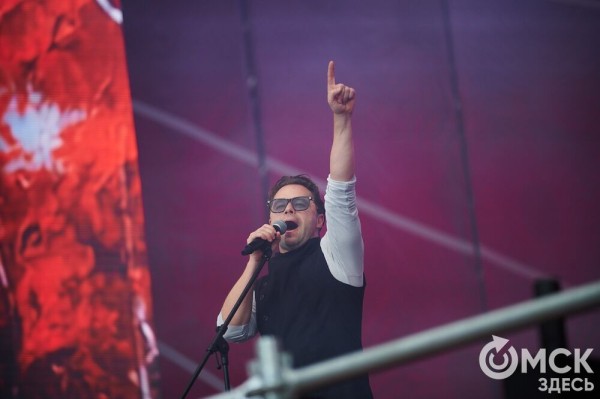 Музыкальный "звездопад". Именитые артисты поздравили Омск с праздником Музыкальный "звездопад". Именитые артисты поздравили Омск с праздником