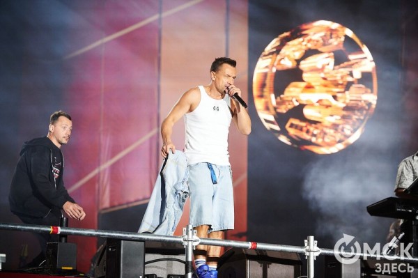 Музыкальный "звездопад". Именитые артисты поздравили Омск с праздником Музыкальный "звездопад". Именитые артисты поздравили Омск с праздником