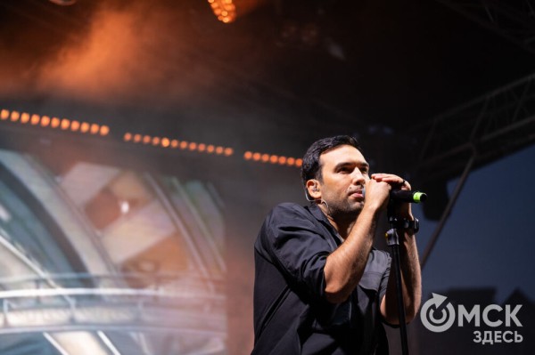 Музыкальный "звездопад". Именитые артисты поздравили Омск с праздником Музыкальный "звездопад". Именитые артисты поздравили Омск с праздником