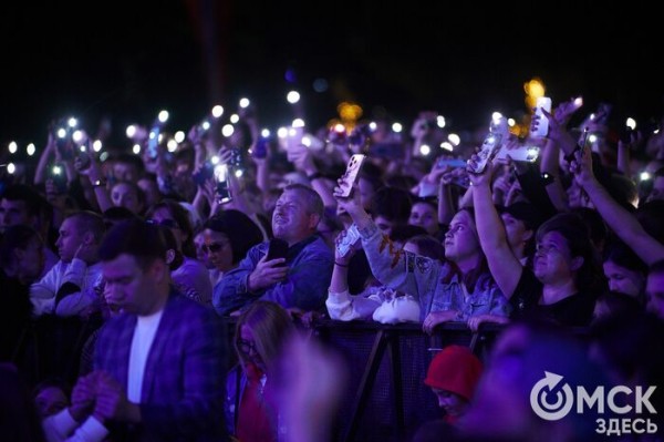 Музыкальный "звездопад". Именитые артисты поздравили Омск с праздником Музыкальный "звездопад". Именитые артисты поздравили Омск с праздником