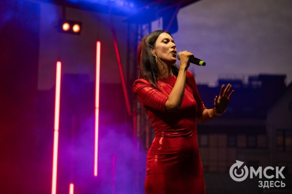 Музыкальный "звездопад". Именитые артисты поздравили Омск с праздником Музыкальный "звездопад". Именитые артисты поздравили Омск с праздником