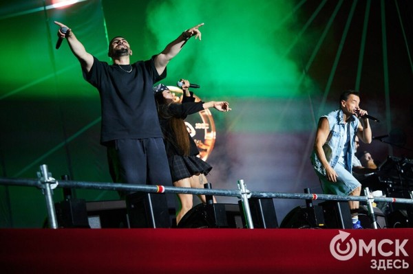 Музыкальный "звездопад". Именитые артисты поздравили Омск с праздником Музыкальный "звездопад". Именитые артисты поздравили Омск с праздником