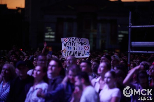 Музыкальный "звездопад". Именитые артисты поздравили Омск с праздником Музыкальный "звездопад". Именитые артисты поздравили Омск с праздником