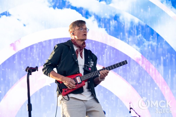 Музыкальный "звездопад". Именитые артисты поздравили Омск с праздником Музыкальный "звездопад". Именитые артисты поздравили Омск с праздником