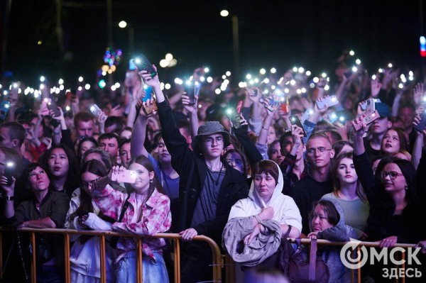 Музыкальный "звездопад". Именитые артисты поздравили Омск с праздником Музыкальный "звездопад". Именитые артисты поздравили Омск с праздником