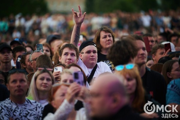 Музыкальный "звездопад". Именитые артисты поздравили Омск с праздником Музыкальный "звездопад". Именитые артисты поздравили Омск с праздником