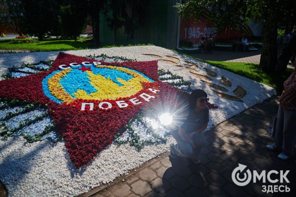 Маленькие цветы о великих историях. Омская "Флора" открылась в 73-й раз