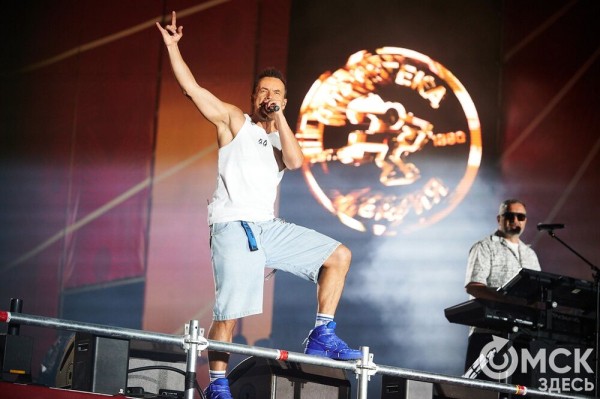 Музыкальный "звездопад". Именитые артисты поздравили Омск с праздником Музыкальный "звездопад". Именитые артисты поздравили Омск с праздником