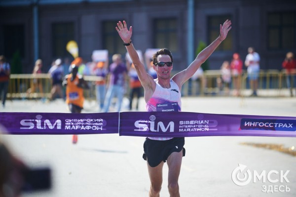 Россиянин Андрей Янович прервал победную серию кенийцев на Сибирском международном марафоне - 2025