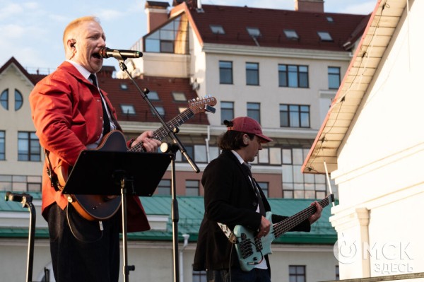 Музыкальный "звездопад". Именитые артисты поздравили Омск с праздником Музыкальный "звездопад". Именитые артисты поздравили Омск с праздником