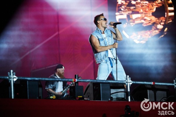 Музыкальный "звездопад". Именитые артисты поздравили Омск с праздником Музыкальный "звездопад". Именитые артисты поздравили Омск с праздником