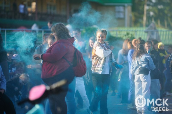 Осторожно, очень ярко! Омичи "раскрасили" последний месяц лета