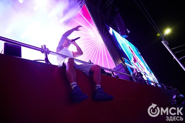 Музыкальный "звездопад". Именитые артисты поздравили Омск с праздником Музыкальный "звездопад". Именитые артисты поздравили Омск с праздником