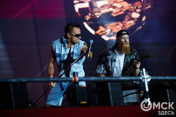 Музыкальный "звездопад". Именитые артисты поздравили Омск с праздником Музыкальный "звездопад". Именитые артисты поздравили Омск с праздником