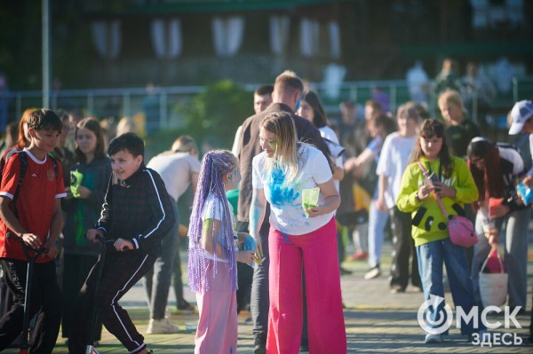 Осторожно, очень ярко! Омичи "раскрасили" последний месяц лета