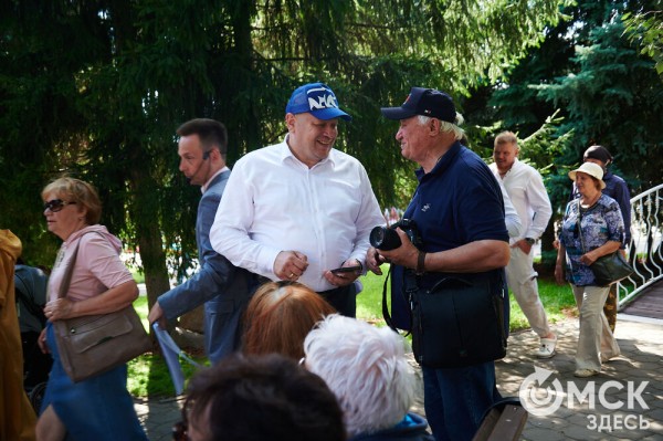 Маленькие цветы о великих историях. Омская "Флора" открылась в 73-й раз