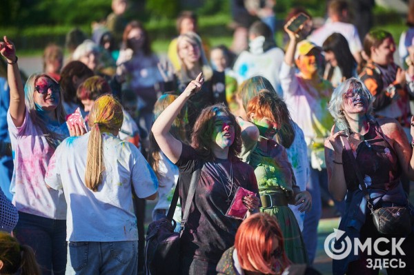 Осторожно, очень ярко! Омичи "раскрасили" последний месяц лета