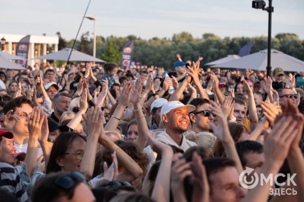 Музыкальный "звездопад". Именитые артисты поздравили Омск с праздником Музыкальный "звездопад". Именитые артисты поздравили Омск с праздником