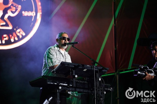 Музыкальный "звездопад". Именитые артисты поздравили Омск с праздником Музыкальный "звездопад". Именитые артисты поздравили Омск с праздником