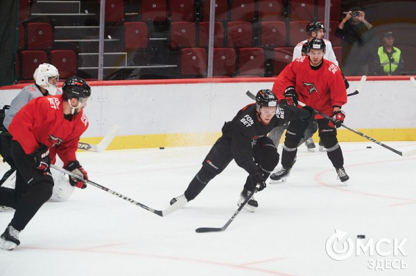 Ги Буше снял отпускную "ржавчину" с хоккеистов "Авангарда" Ги Буше снял отпускную "ржавчину" с хоккеистов "Авангарда"