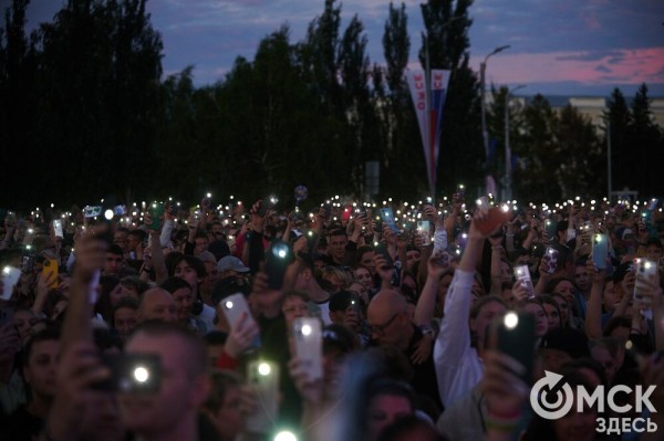 Музыкальный "звездопад". Именитые артисты поздравили Омск с праздником Музыкальный "звездопад". Именитые артисты поздравили Омск с праздником