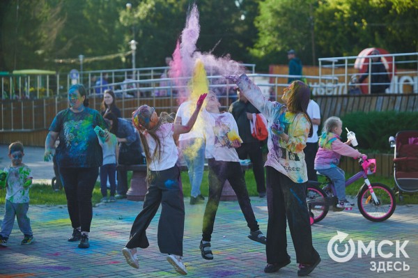 Осторожно, очень ярко! Омичи "раскрасили" последний месяц лета