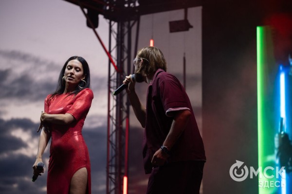 Музыкальный "звездопад". Именитые артисты поздравили Омск с праздником Музыкальный "звездопад". Именитые артисты поздравили Омск с праздником