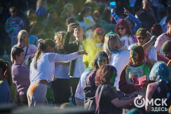 Осторожно, очень ярко! Омичи "раскрасили" последний месяц лета