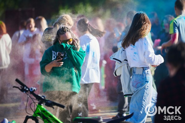 Осторожно, очень ярко! Омичи "раскрасили" последний месяц лета