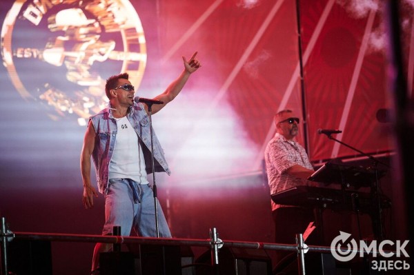 Музыкальный "звездопад". Именитые артисты поздравили Омск с праздником Музыкальный "звездопад". Именитые артисты поздравили Омск с праздником