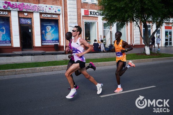 Россиянин Андрей Янович прервал победную серию кенийцев на Сибирском международном марафоне - 2025