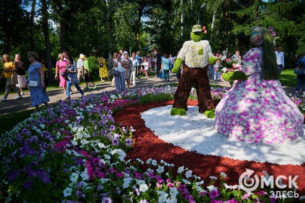 Маленькие цветы о великих историях. Омская "Флора" открылась в 73-й раз