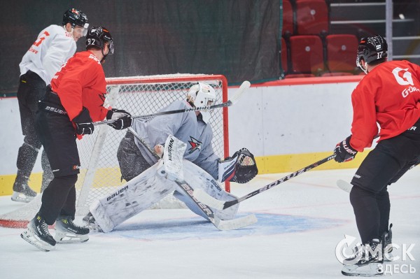 Ги Буше снял отпускную "ржавчину" с хоккеистов "Авангарда" Ги Буше снял отпускную "ржавчину" с хоккеистов "Авангарда"