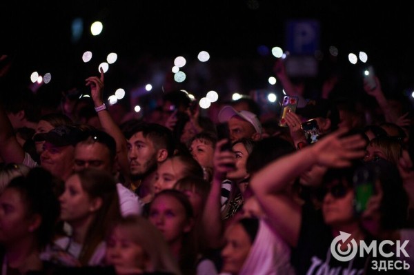 Музыкальный "звездопад". Именитые артисты поздравили Омск с праздником Музыкальный "звездопад". Именитые артисты поздравили Омск с праздником