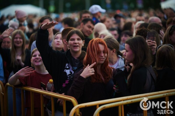 Музыкальный "звездопад". Именитые артисты поздравили Омск с праздником Музыкальный "звездопад". Именитые артисты поздравили Омск с праздником