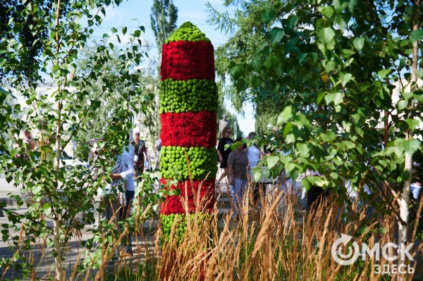 Маленькие цветы о великих историях. Омская "Флора" открылась в 73-й раз