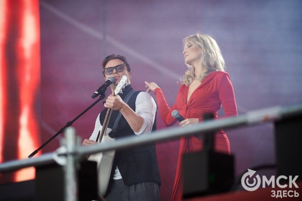 Музыкальный "звездопад". Именитые артисты поздравили Омск с праздником Музыкальный "звездопад". Именитые артисты поздравили Омск с праздником