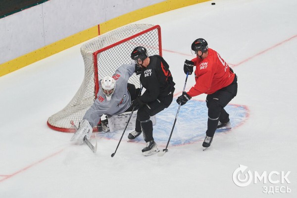 Ги Буше снял отпускную "ржавчину" с хоккеистов "Авангарда" Ги Буше снял отпускную "ржавчину" с хоккеистов "Авангарда"