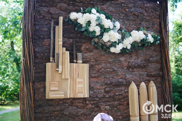 Маленькие цветы о великих историях. Омская "Флора" открылась в 73-й раз