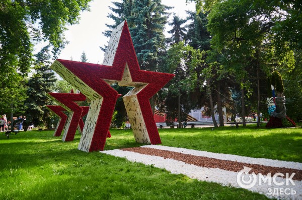 Маленькие цветы о великих историях. Омская "Флора" открылась в 73-й раз