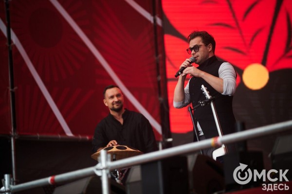 Музыкальный "звездопад". Именитые артисты поздравили Омск с праздником Музыкальный "звездопад". Именитые артисты поздравили Омск с праздником