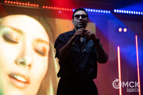 Музыкальный "звездопад". Именитые артисты поздравили Омск с праздником Музыкальный "звездопад". Именитые артисты поздравили Омск с праздником