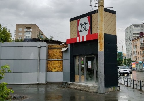 В Омске, на остановке «Рабиновича», сносят один из старейших ресторанов Rostic’s