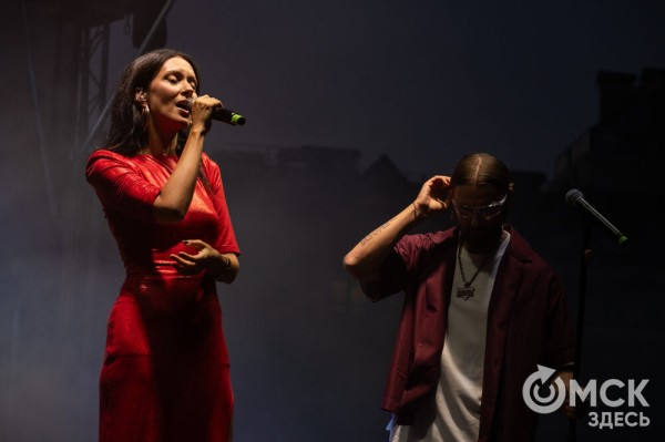 Музыкальный "звездопад". Именитые артисты поздравили Омск с праздником Музыкальный "звездопад". Именитые артисты поздравили Омск с праздником