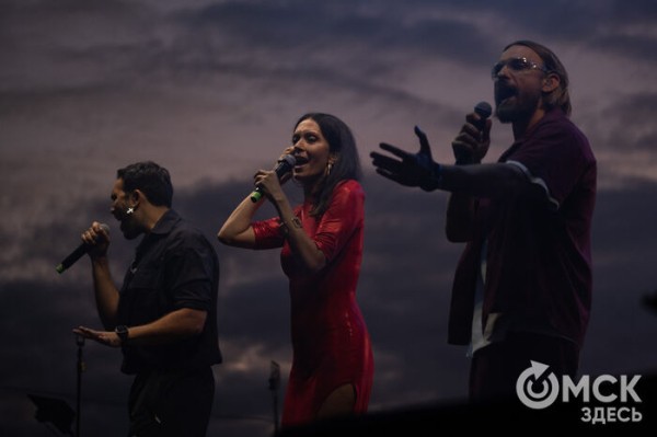 Музыкальный "звездопад". Именитые артисты поздравили Омск с праздником Музыкальный "звездопад". Именитые артисты поздравили Омск с праздником